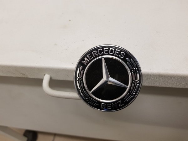 Motorhauben Emblem neues Modell Schwarz